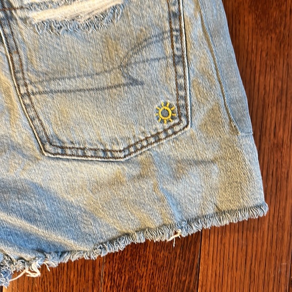 American Eagle Highest Rise Boyfriend Rainbow Patchwork denim short women size 6 - Picture 6 of 8